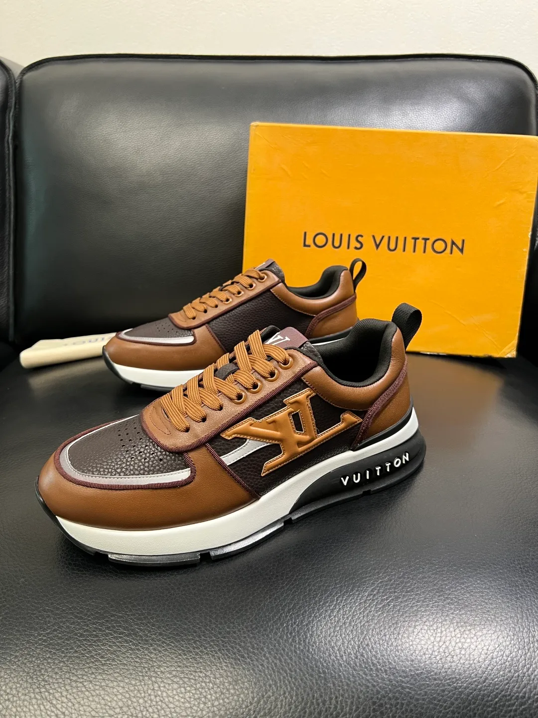 Men's shoes 💰 780 Lv High quality top crafts Louis Vuitton, sports sneakers counter synchronization, uppers imported from Italy, high-quality splicing with colorful and complex crafts, imported lambswool lining soft and comfortable, soles: original soles specially provided by the original factory, T men's shoes 💰U exclusive movable molded soles super comfortable, original and single goods, high quality, welcome to compare, code number 39-44 (customized 38 45)
